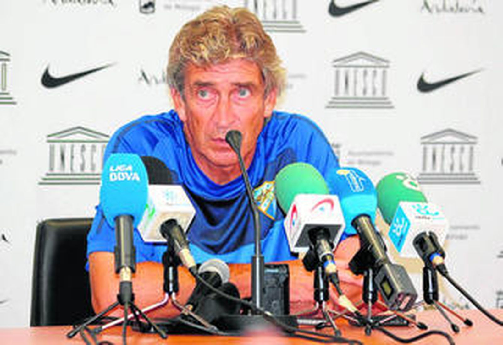 Manuel Pellegrini, entrenador del Málaga, durante la conferencia de prensa de ayer por la tarde.