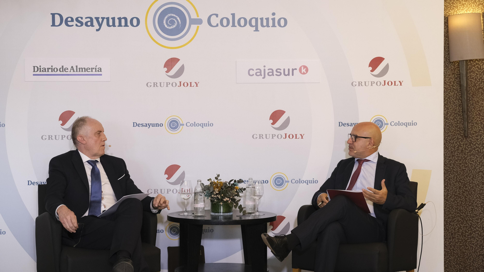 Desayuno coloquio de Grupo Joly y Cajasur, con la participación del ponente Enrique de los Ríos