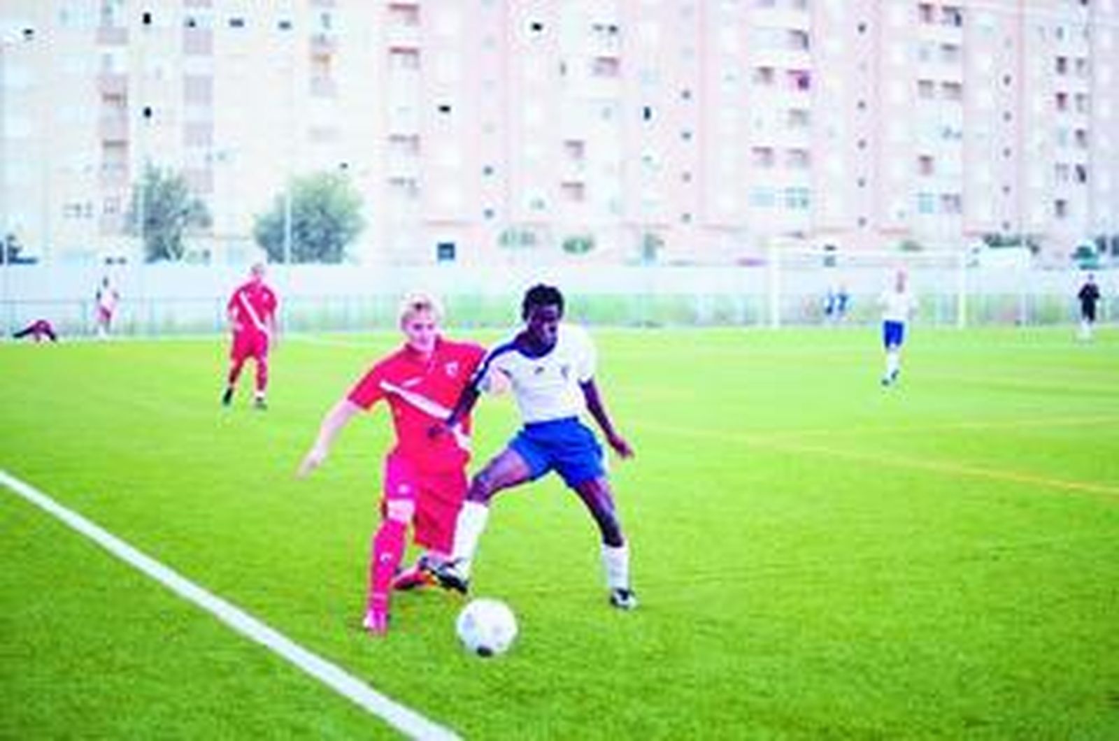 Prince (d), que ha ampliado contrato por cuatro años, marcó.