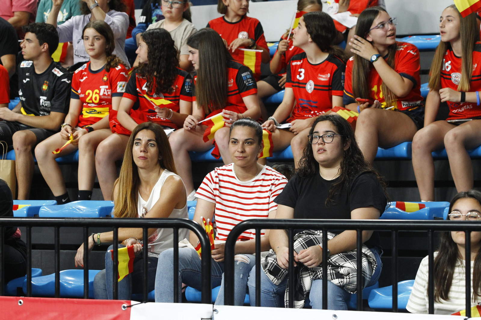 Imágenes del España-Dinamarca de la EHF Euro Cup de balonmano, en Almería