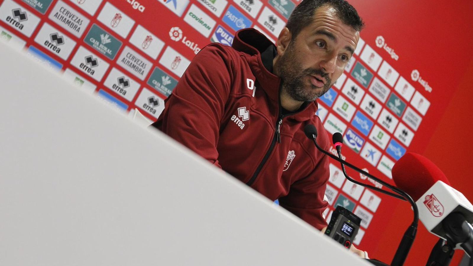 Diego Martínez durante su camparecencia ante los medios antes del duelo ante el Oviedo