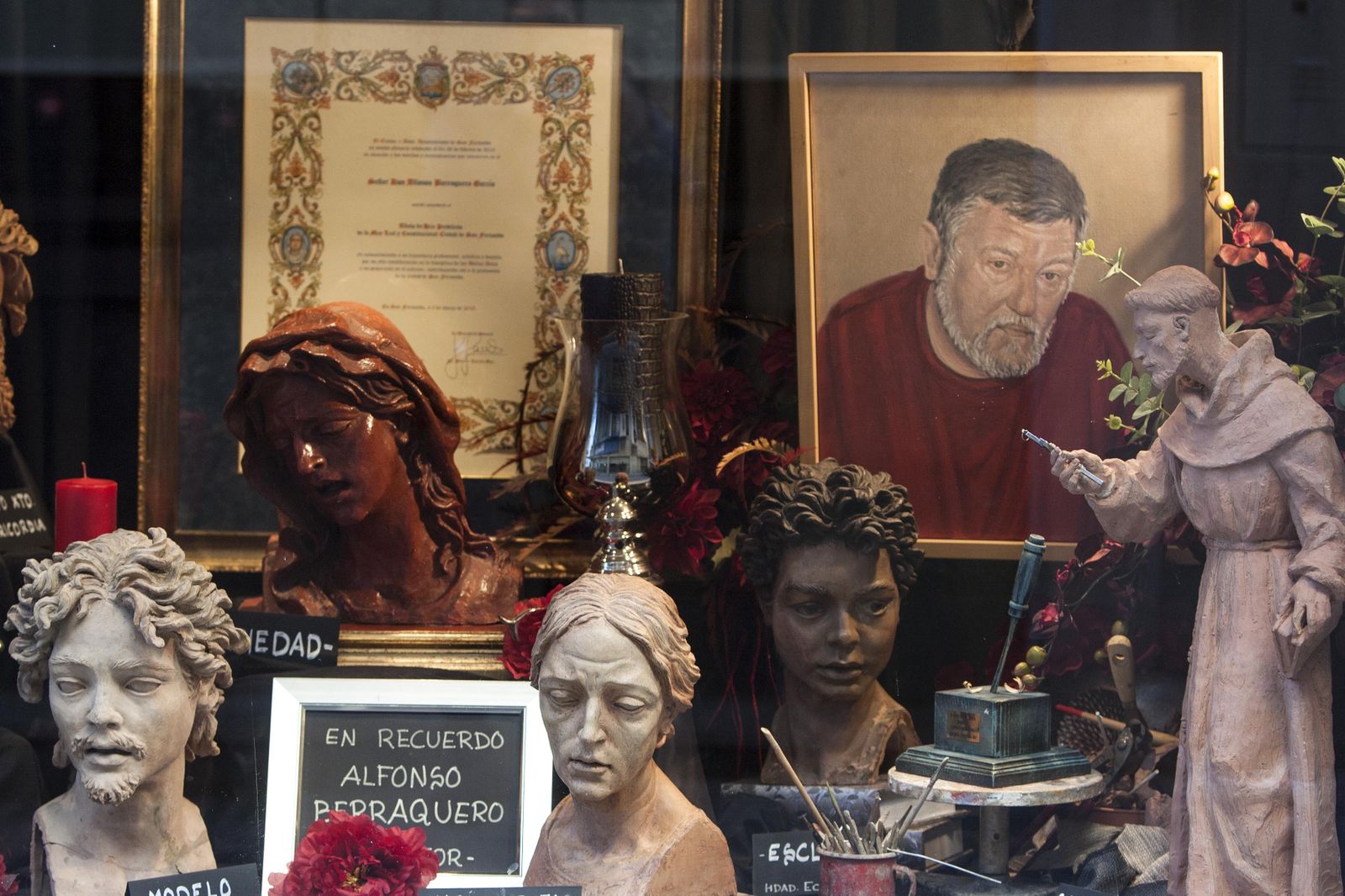 Escaparate dedicado a Berraquero en la floristería Azahar de Yoyo.