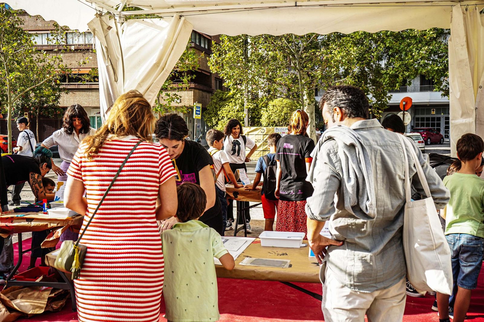 Las mejores imágenes de la Noche de los Investigadores en Granada