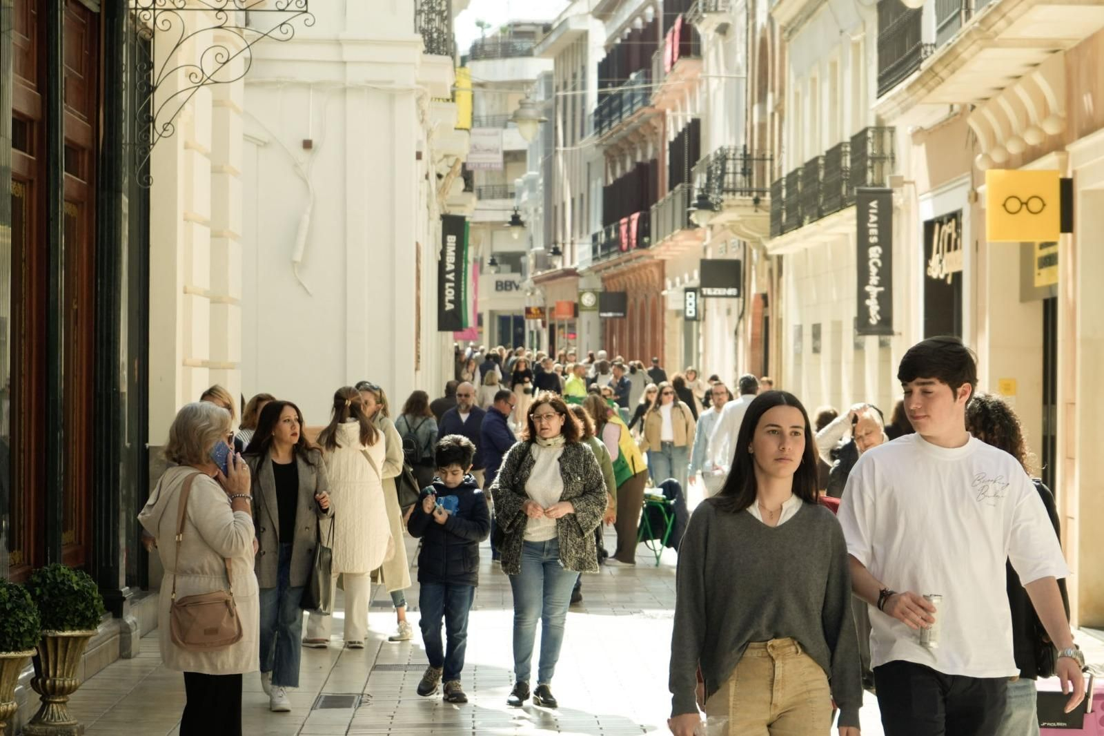 Imágenes del lunes 14 de abril en Huelva