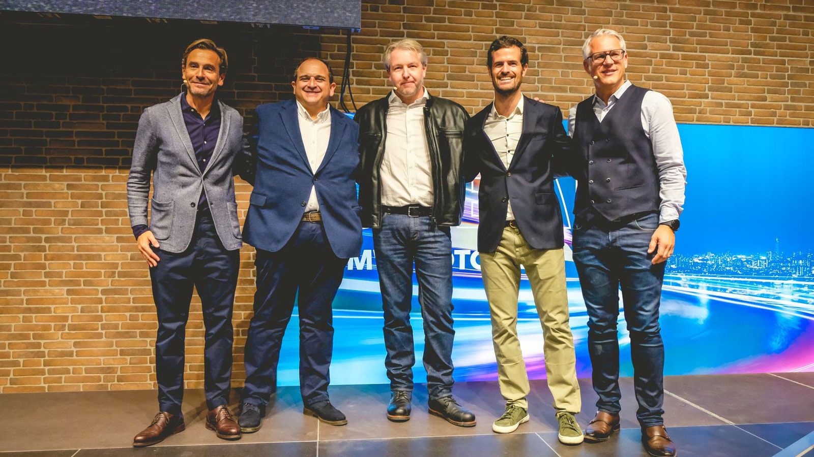 Distintas personalidades de BMW acudieron a dar la bienvenida a los invitados a la presentación de Boxer Motorrad, entre ellos el director general de la marca, así como los fundadores del concesionario.