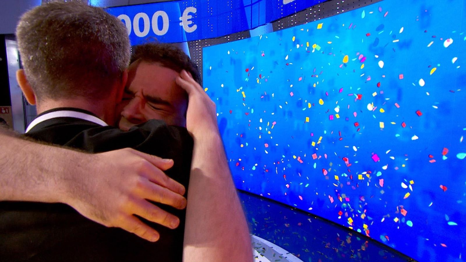 Roberto Leal se abraza con Pablo Díaz