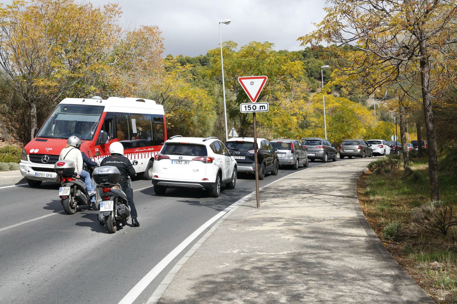 El Día de los Santos en el cementerio de Granadad, en imágenes
