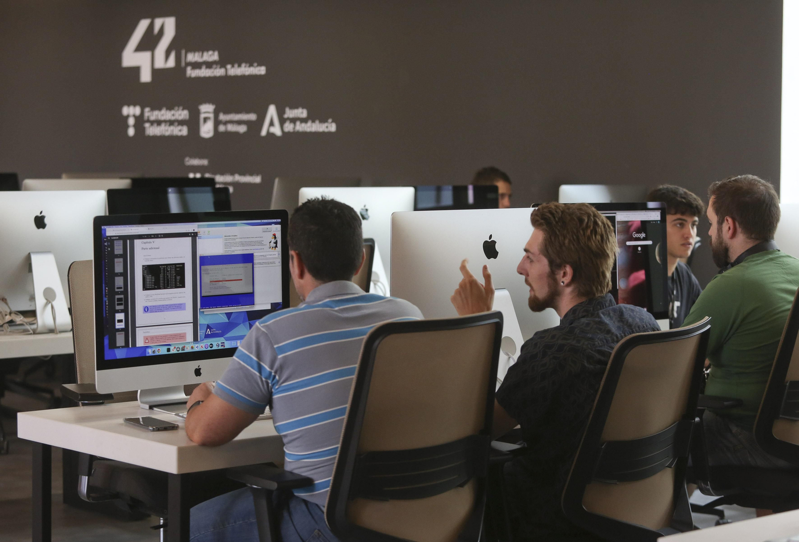 42, un centro gratuito para aprender a programar y salir contratado