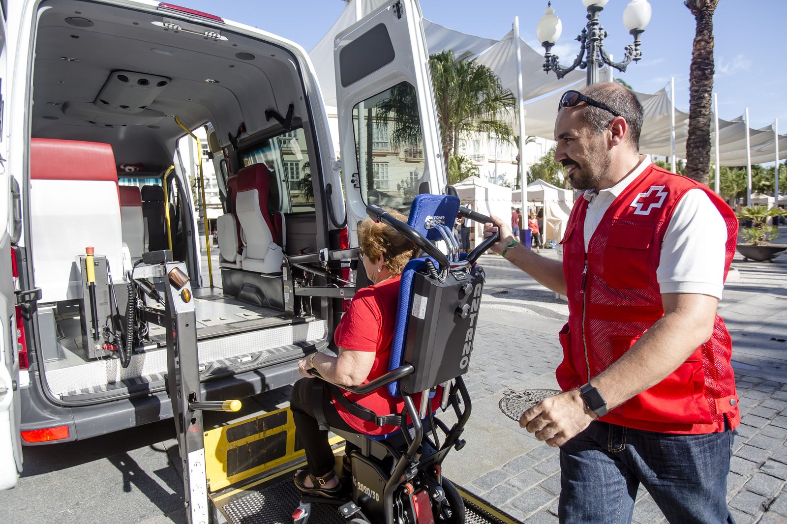 Transporte adaptado que se utiliza en el programa Bajemos a la calle, puesto en marcha en Cádiz tras conocerse la experiencia de Cataluña en las jornadas del año pasado.