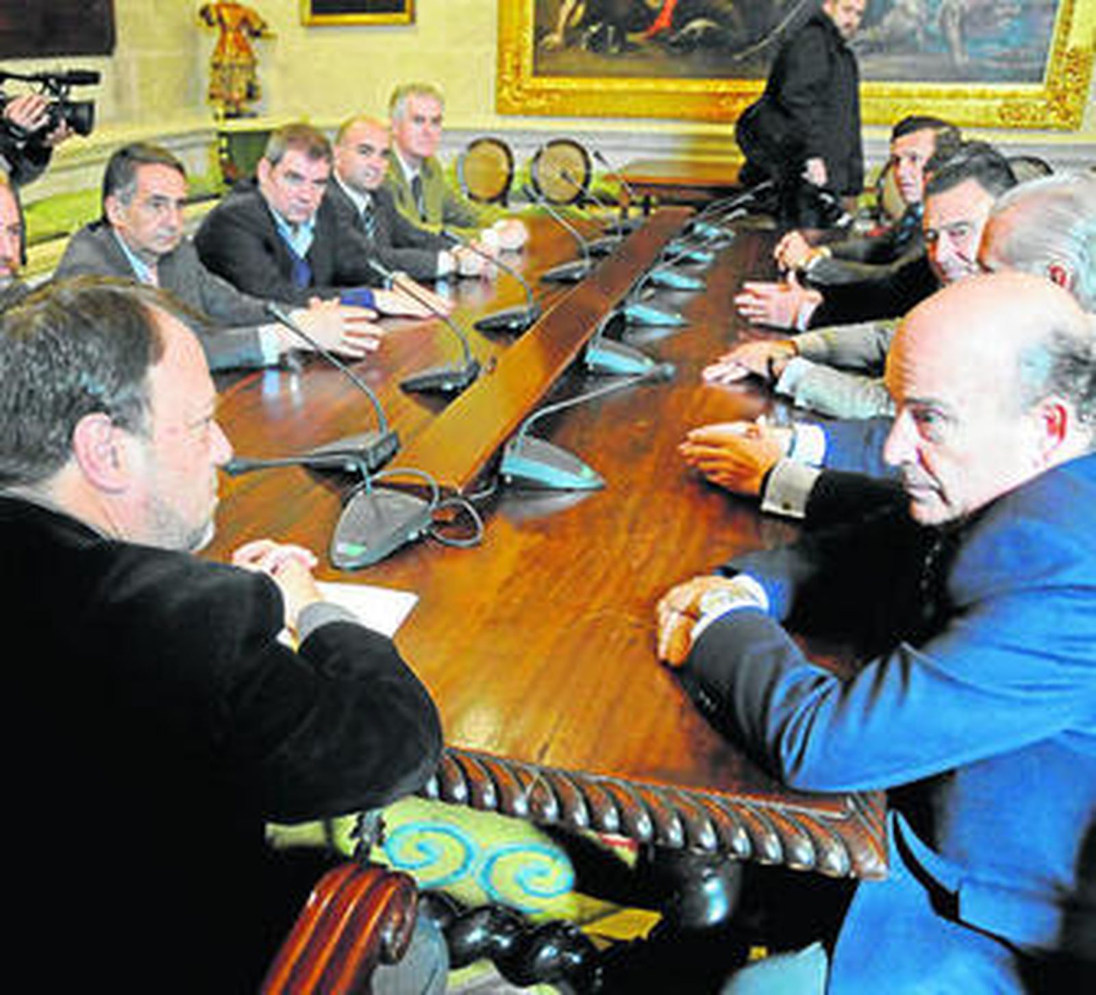 El alcalde presidió ayer la reunión del patronato de la Fundación Sevilla NO-DO en el Ayuntamiento.