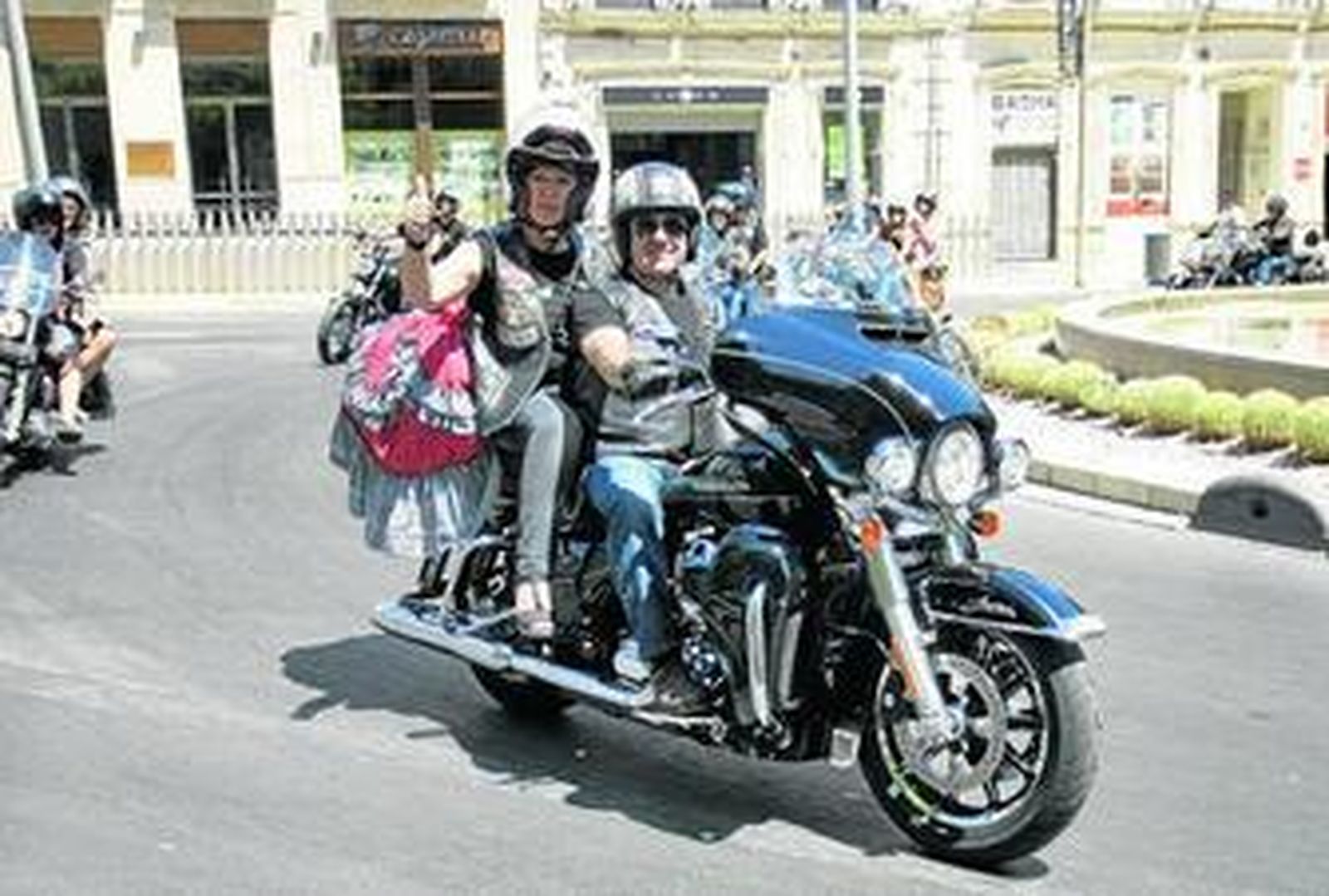 A las 14:00 horas daba comienzo el desfile de estas llamativas motos.