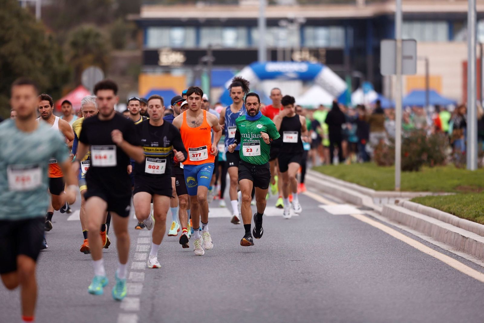 Búscate en las fotos de la Carrera contra el cáncer en Málaga