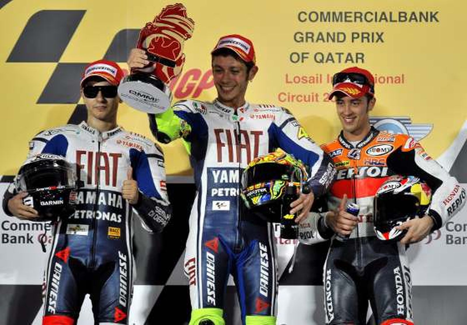Jorge Lorenzo, segundo, y Andrea Dovizioso, tercero, acompañaron en el podio a Valentino Rossi, que suma los primeros veinticinco puntos de la temporada

Foto: Agencias