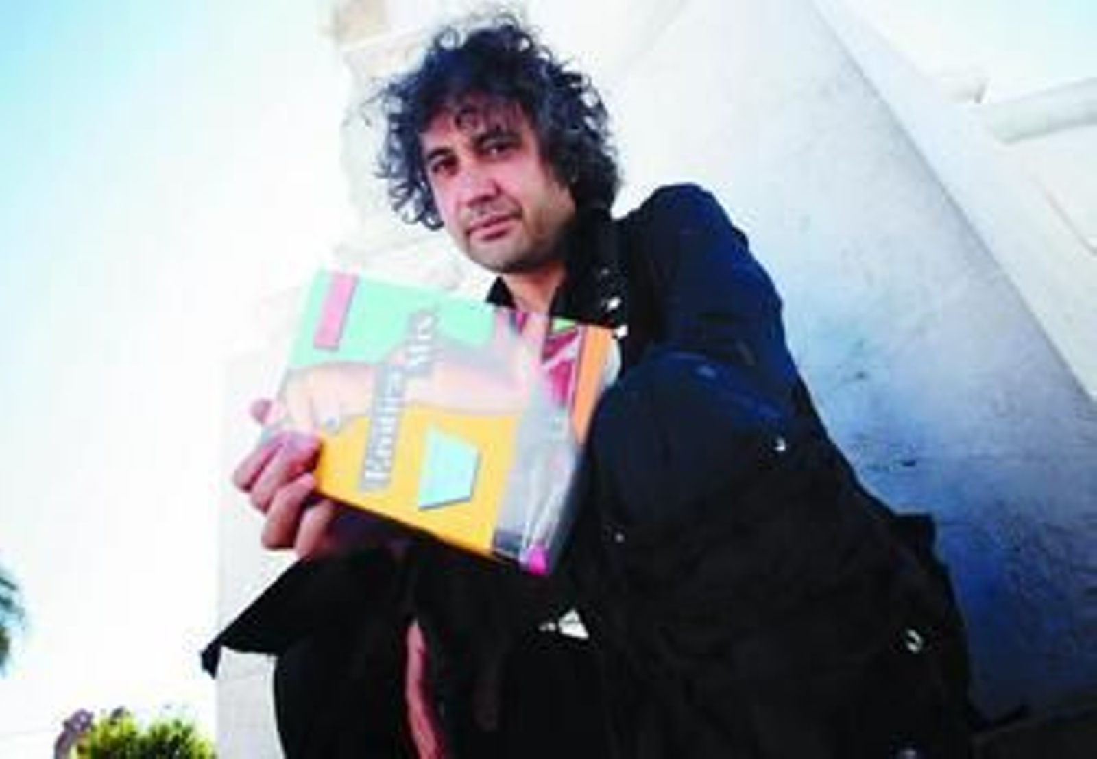 Pep Blay posa con su libro.