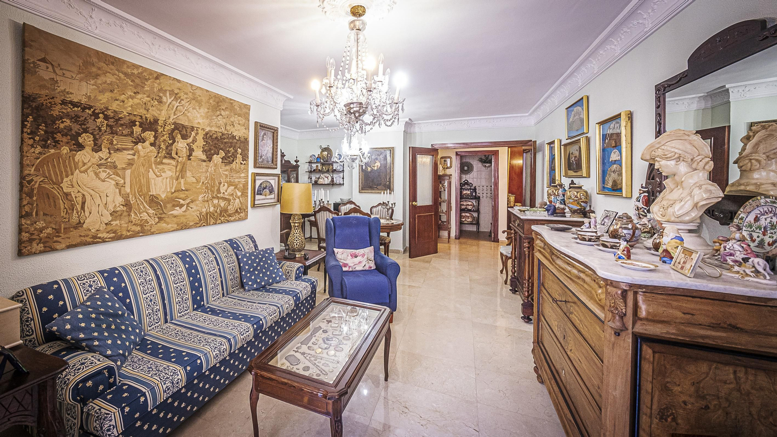 Interior de la casa: Calle Brasil