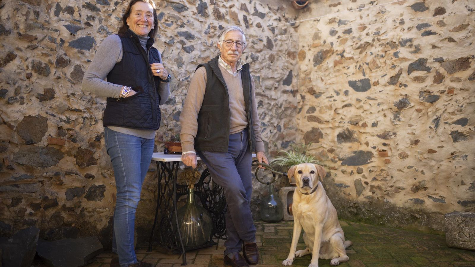 Conchi y Juan Luis han dejado Jerez para vivir en Cumbres de Enmedio tras jubilarse