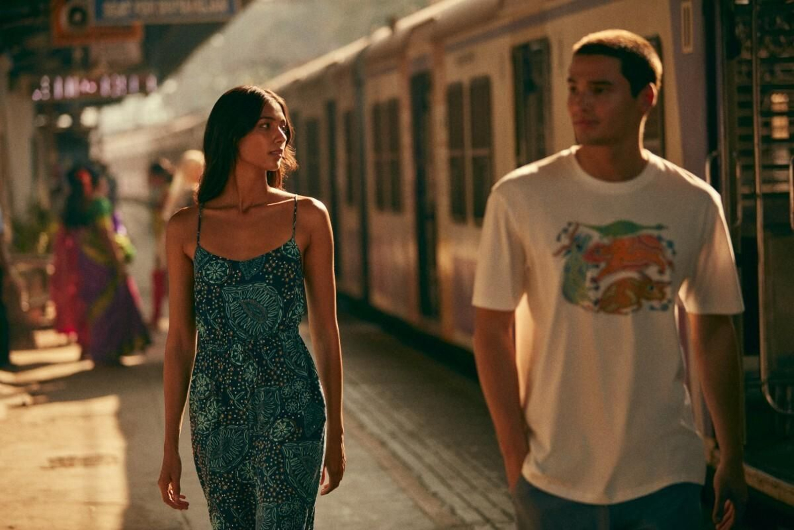 Descubre la nueva colección de Springfield x Roots Studio con vestidos y monos que no vas a poder dejar escapar