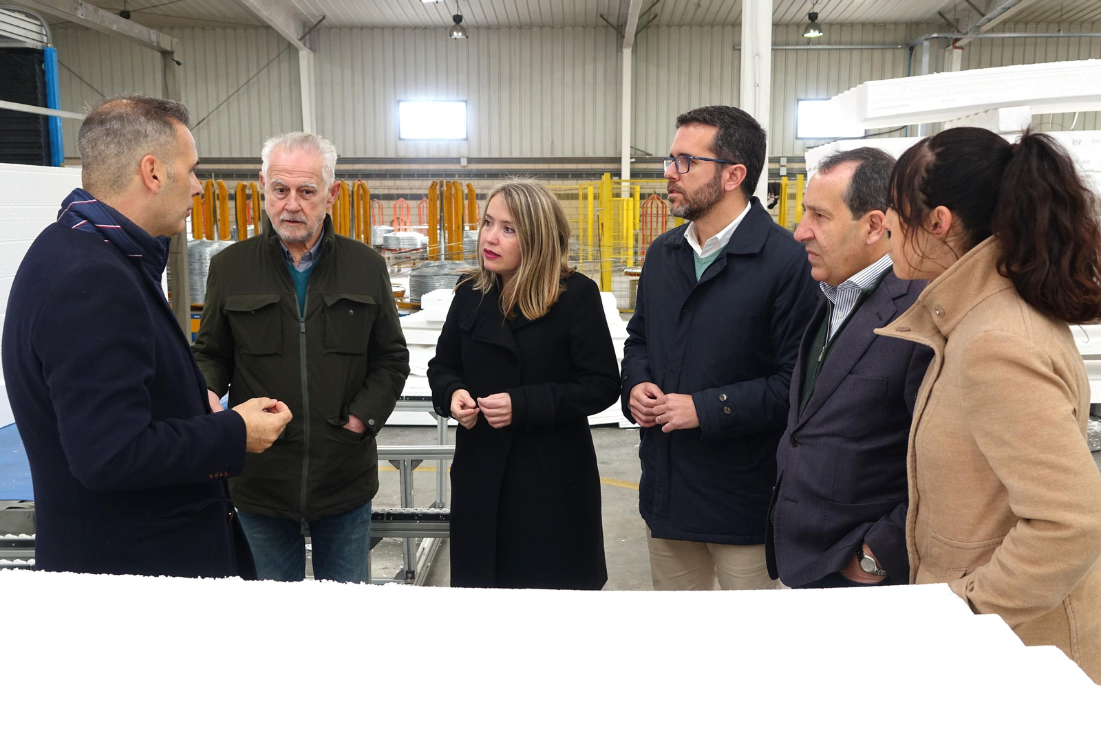 Visita de los responsables del PSOe a la empresa Baupanel.