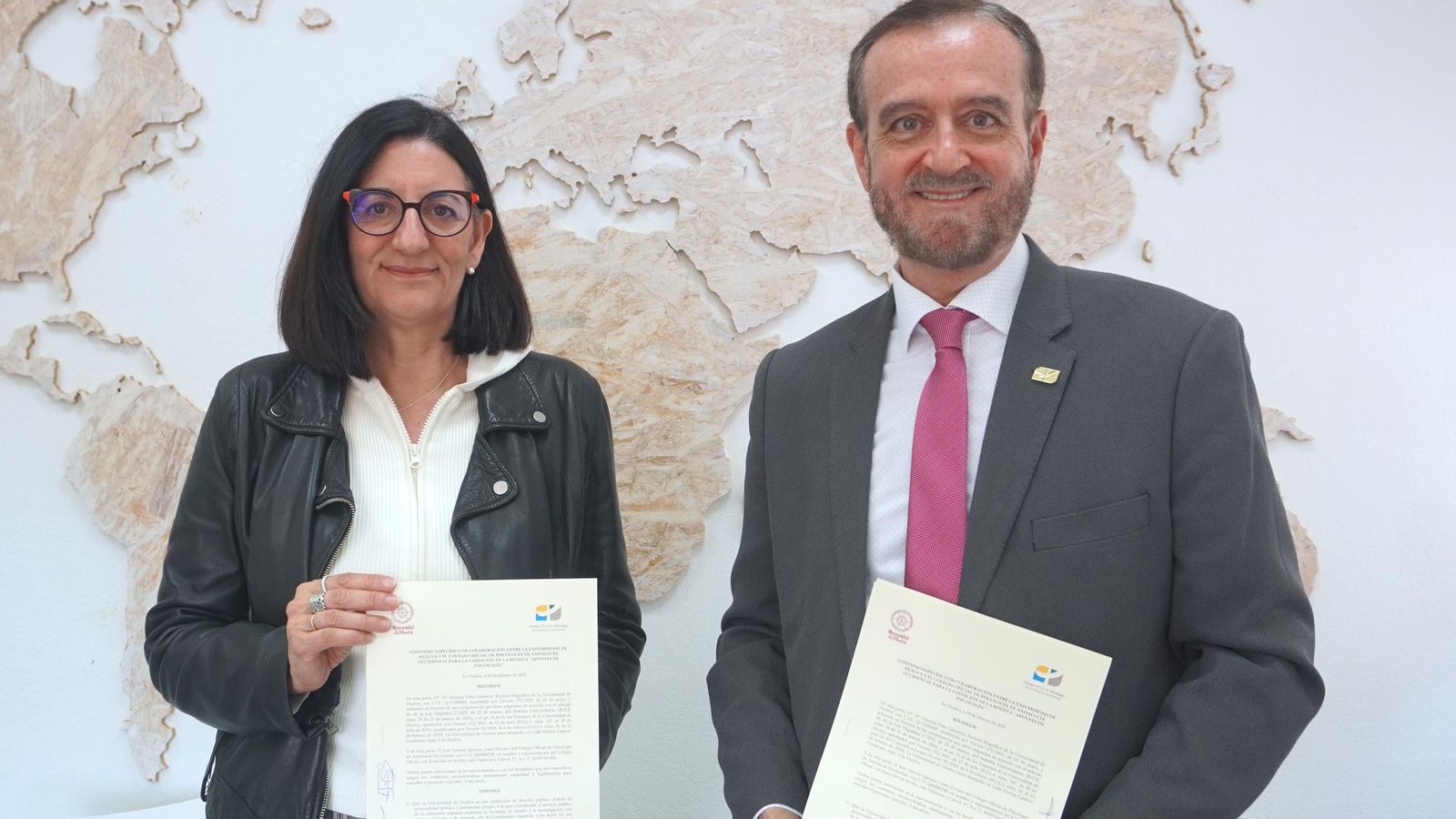 María Antonia Peña y José Tenorio Iglesias en la firma del convenio.