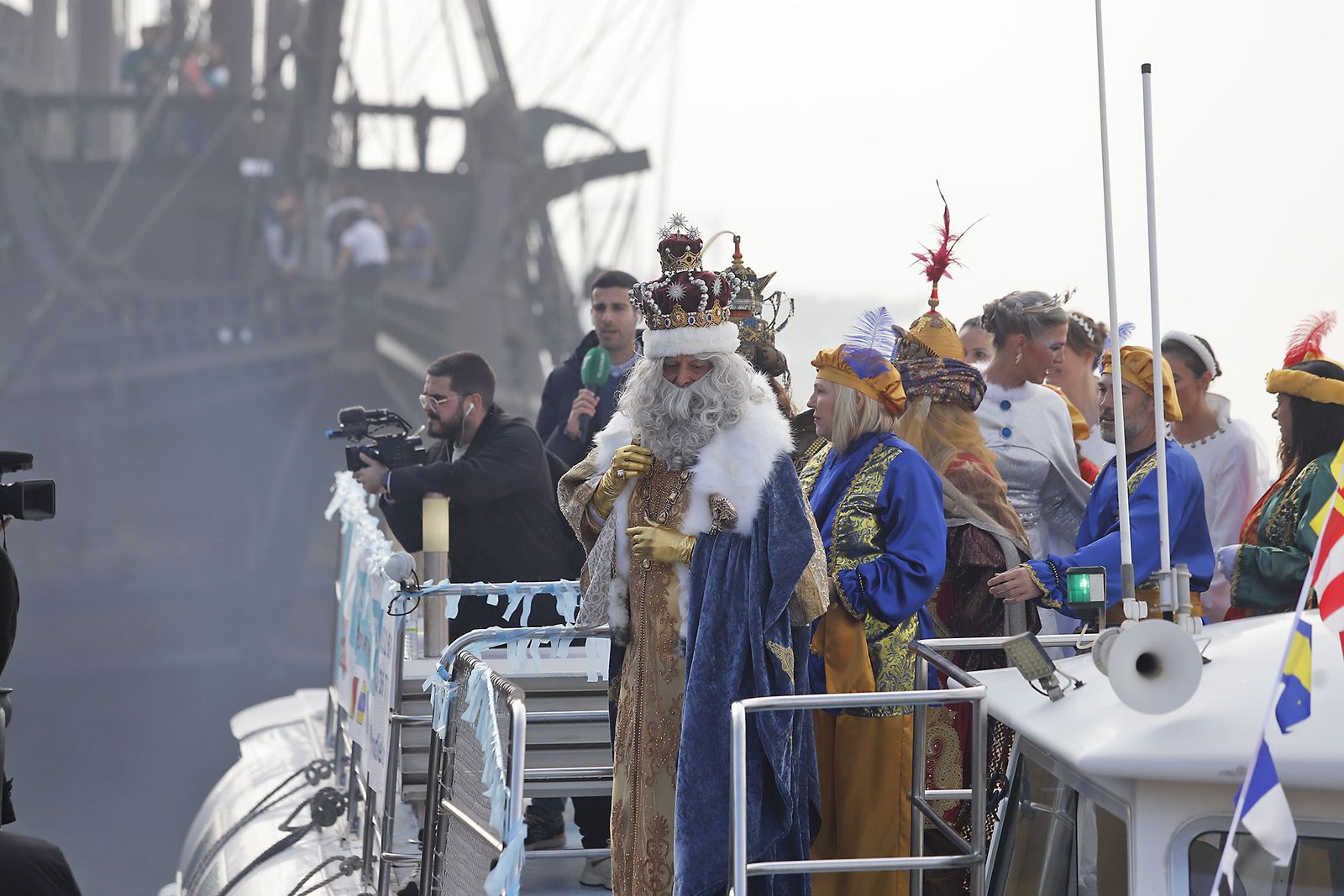 Imágenes de la mágica llegada de los Reyes Magos y la Estrella de la Ilusión a Huelva en barco