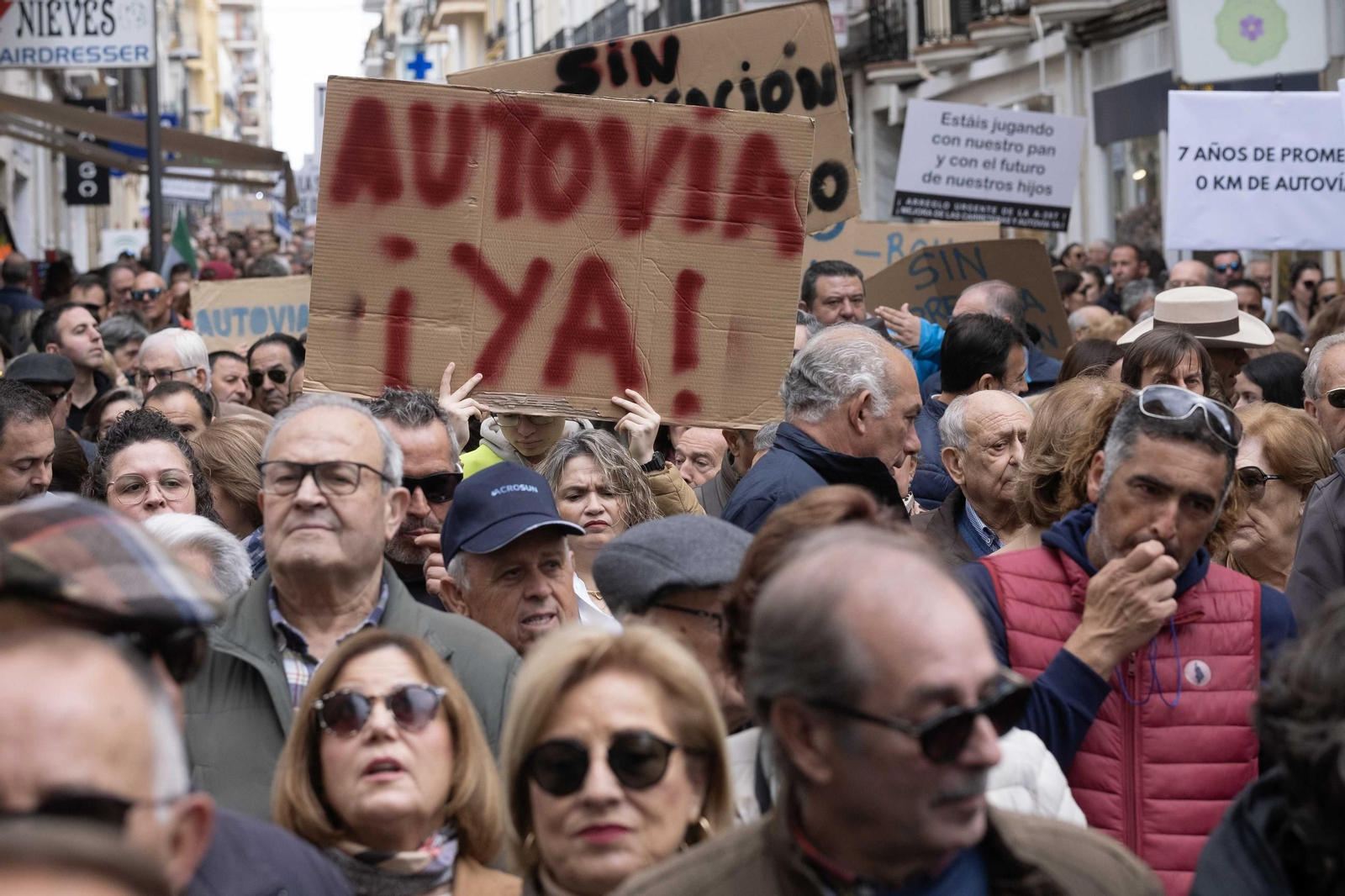 Manifestación por la mejora de las carreteras de la Serranía de Ronda, en fotos
