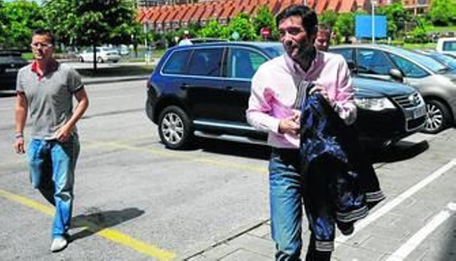 Marcelino García Toral y su preparador físico, Ismael Fernández, justo antes de reunirse en El Sardinero con Francisco Pernía.