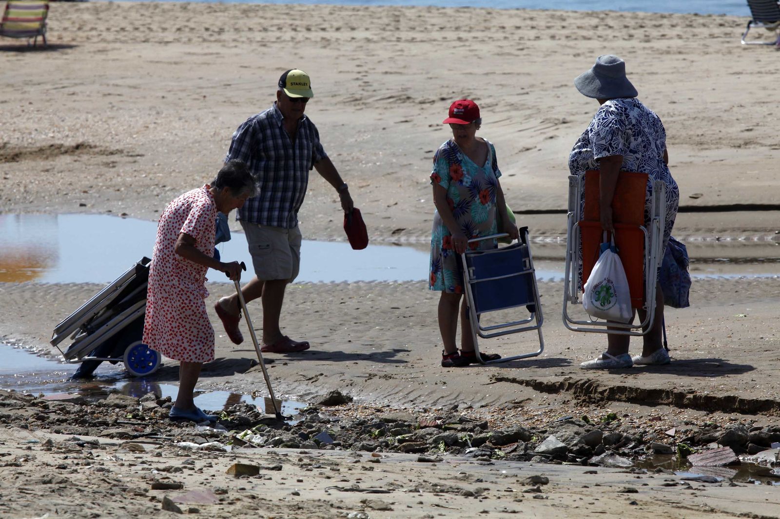Las imágenes de la recuperación de la playa de La Antilla