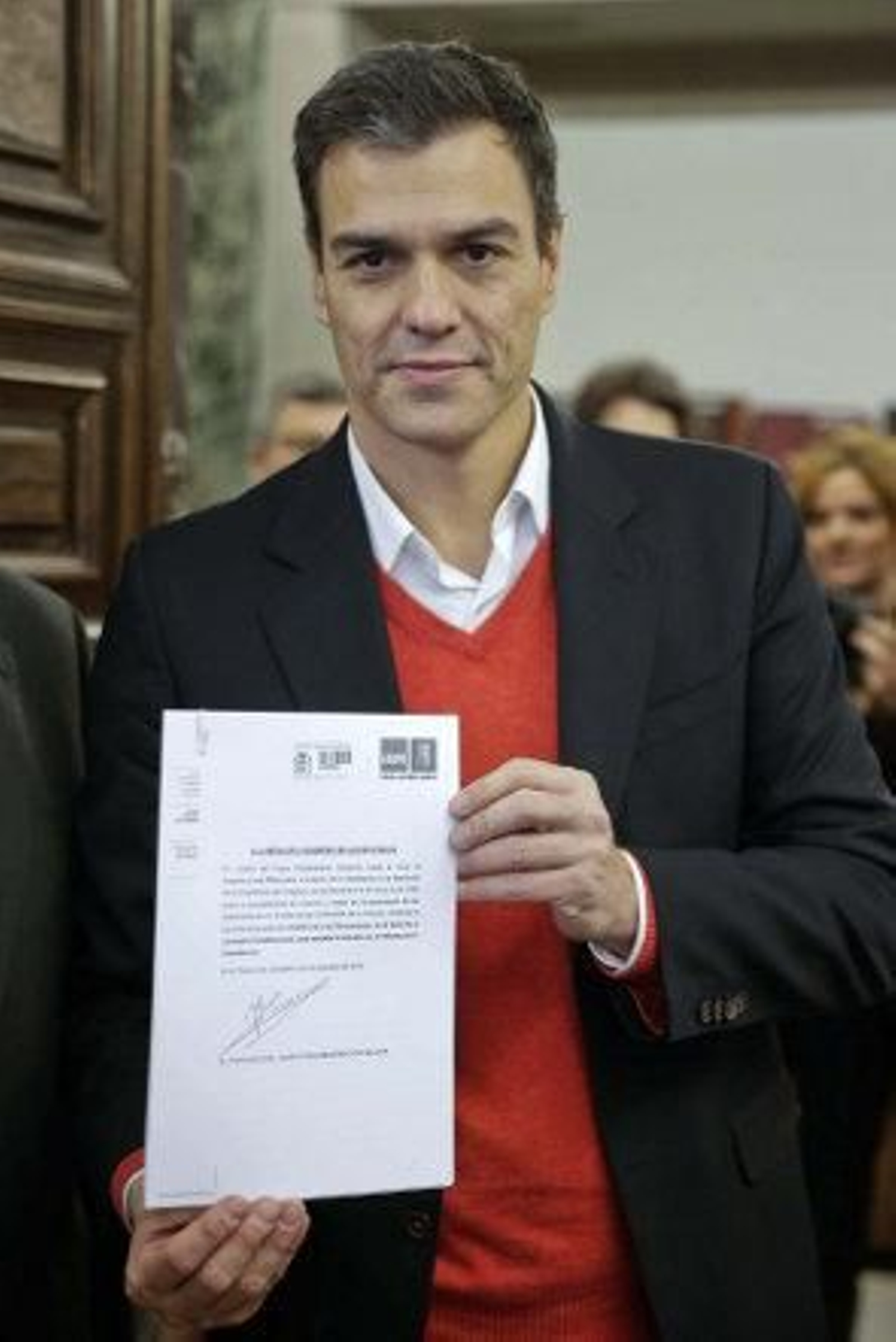 Sánchez registra en el Congreso una petición para reformar la Constitución
