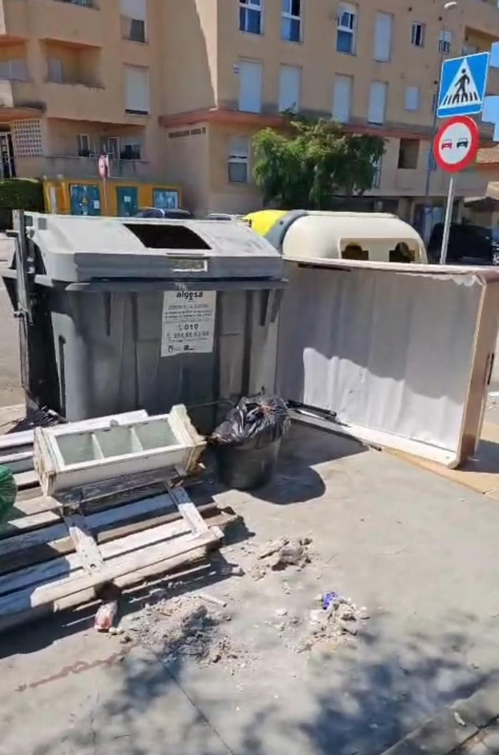 Las fotos de la acumulación de basura en La Ermita en Algeciras