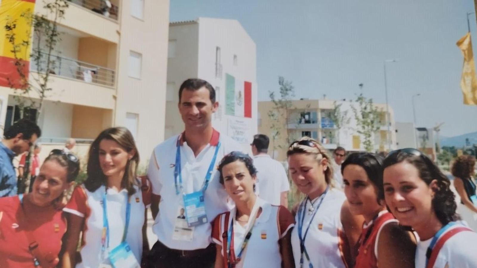 Lola Pulido y varios atletas, junto a Felipe de Borbón y Letizia Ortiz.