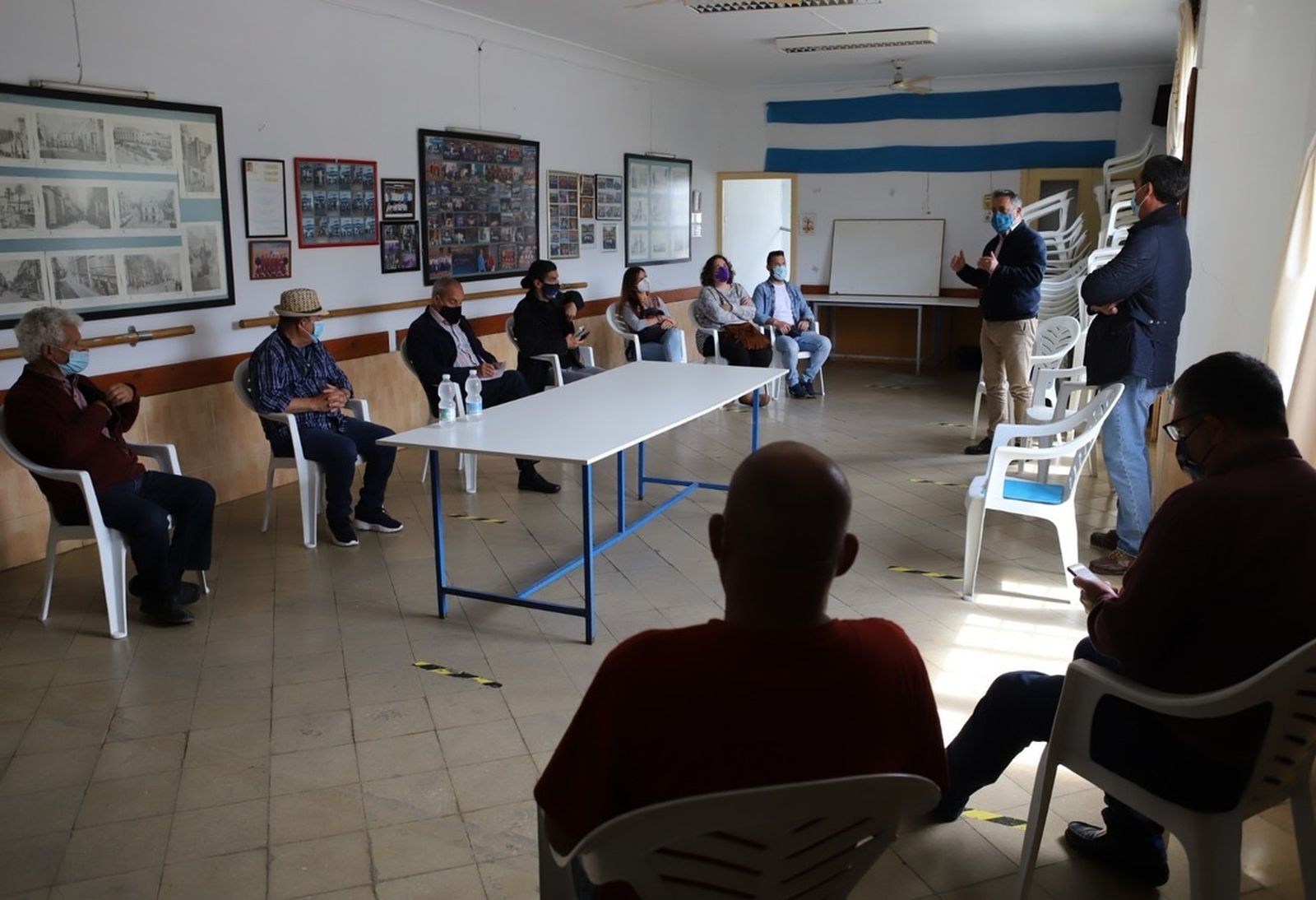 Rubén Pérez Carvajal, delegado de Seguridad Ciudadana y Movilidad, en la visita a los colectivos de Picadueñas.