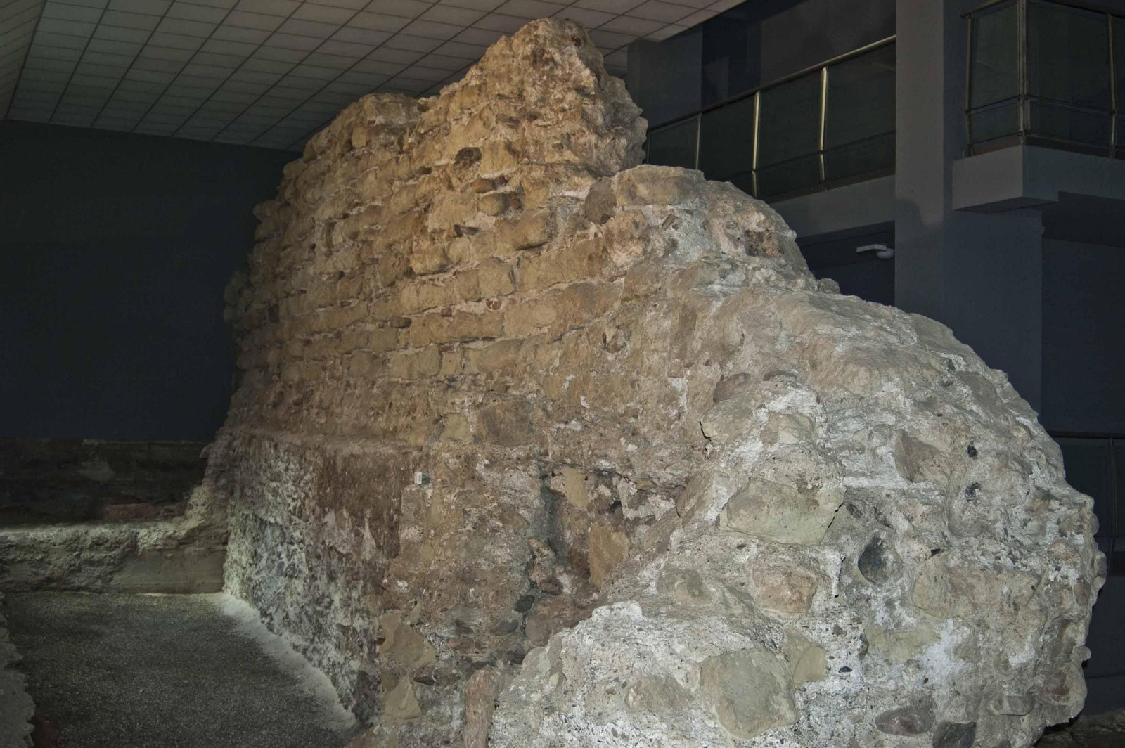 Muralla musulamana en el yacimiento Puerta de Almrería.