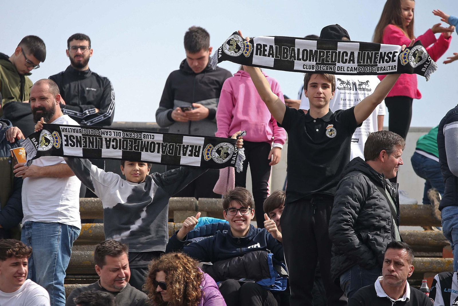 Fotos de la afición durante el Balona - Deportivo de La Coruña en el estadio municipal de La Línea