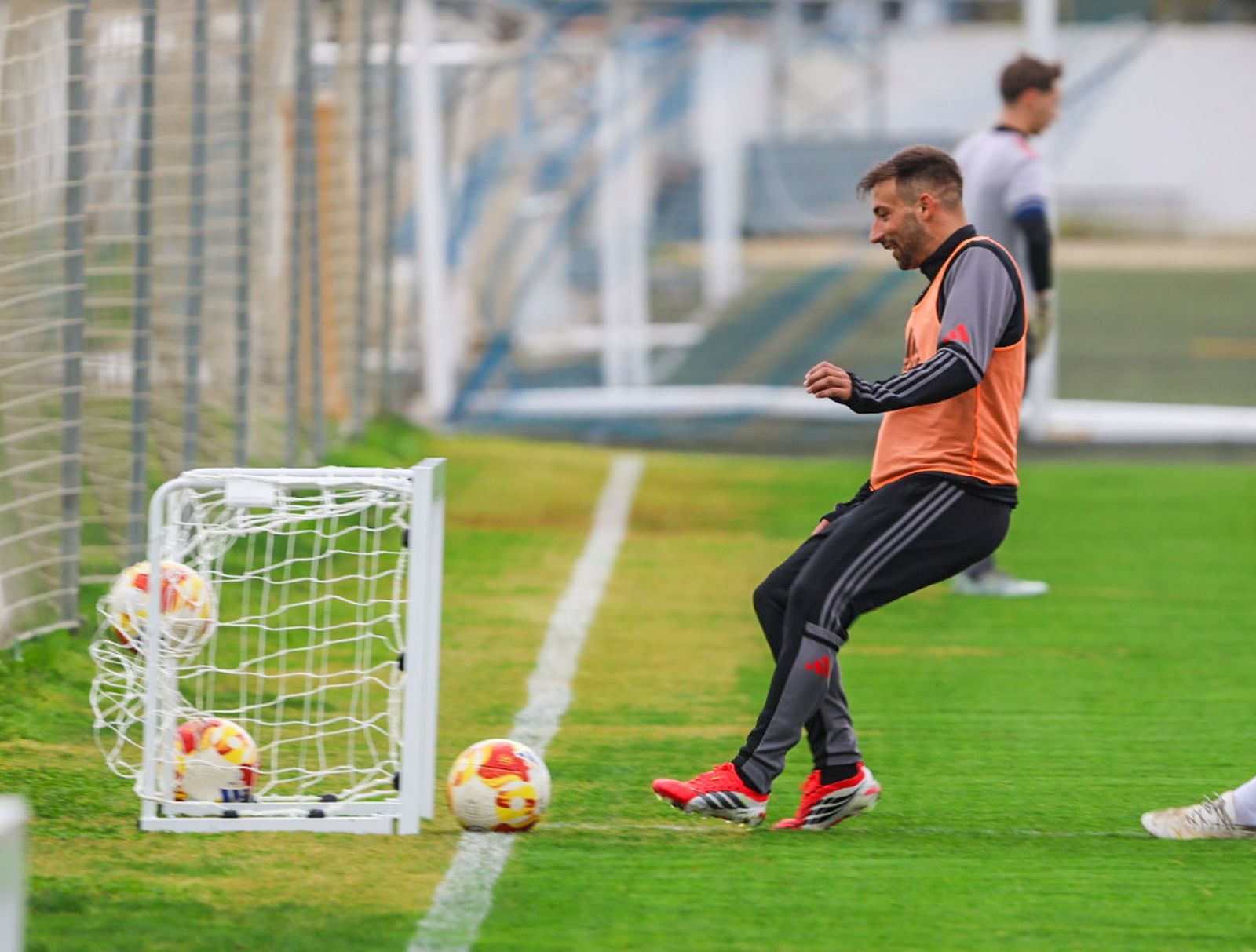 Entrenamiento del Recre con la incorporación de nuevos jugadores, en fotografías