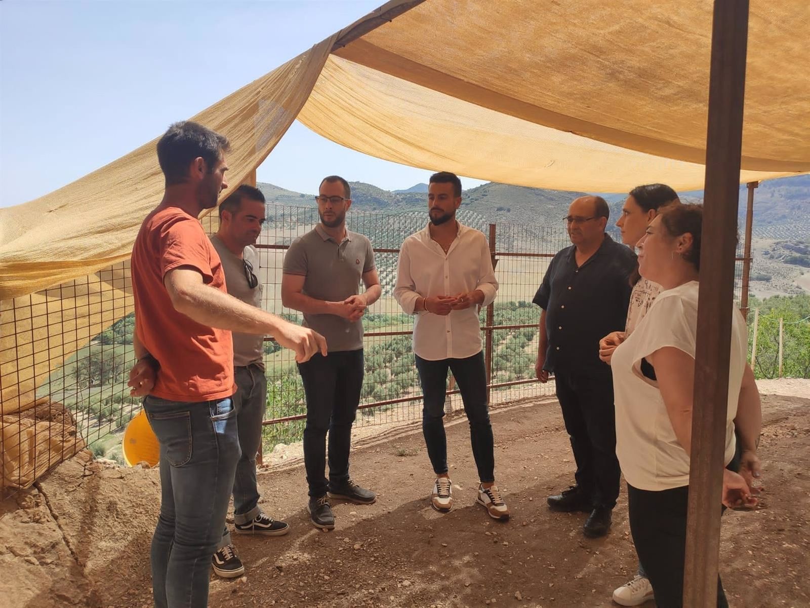 Acercan la arqueología a los jóvenes en el yacimiento de la Cueva de Malalmuerzo en Moclín