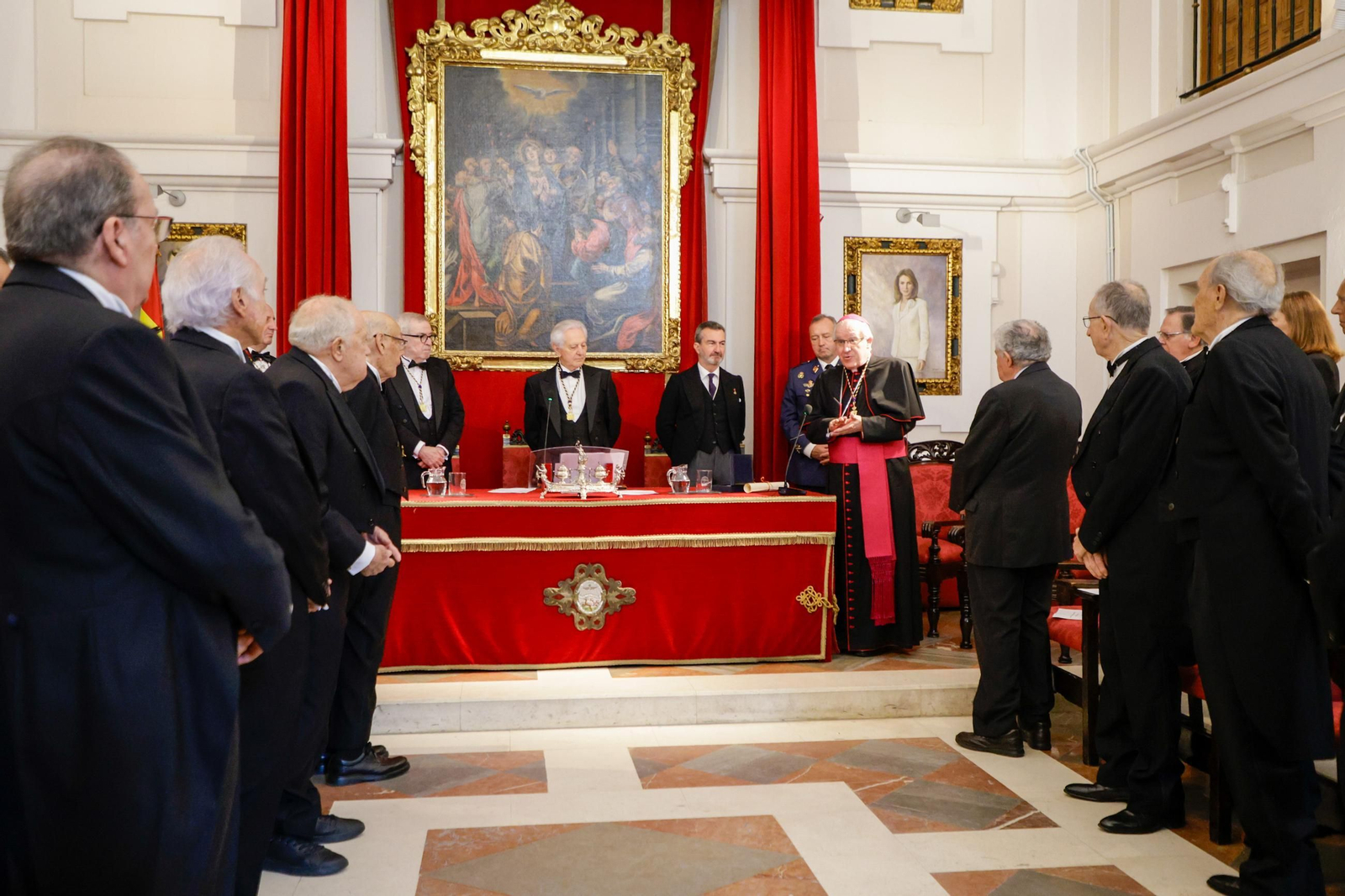 Las imágenes del ingreso como académico de Erudición en la academia de Medicina del arzobispo José Ángel Saiz Meneses