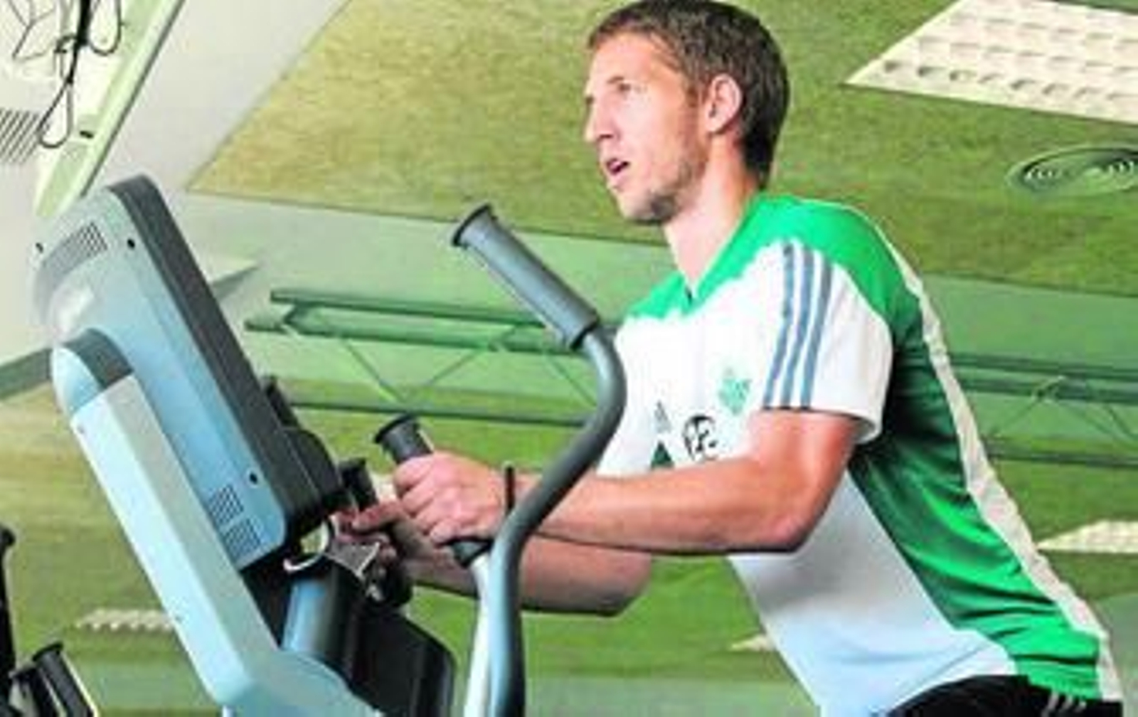 Brasanac se ejercita en el gimnasio de la ciudad deportiva.