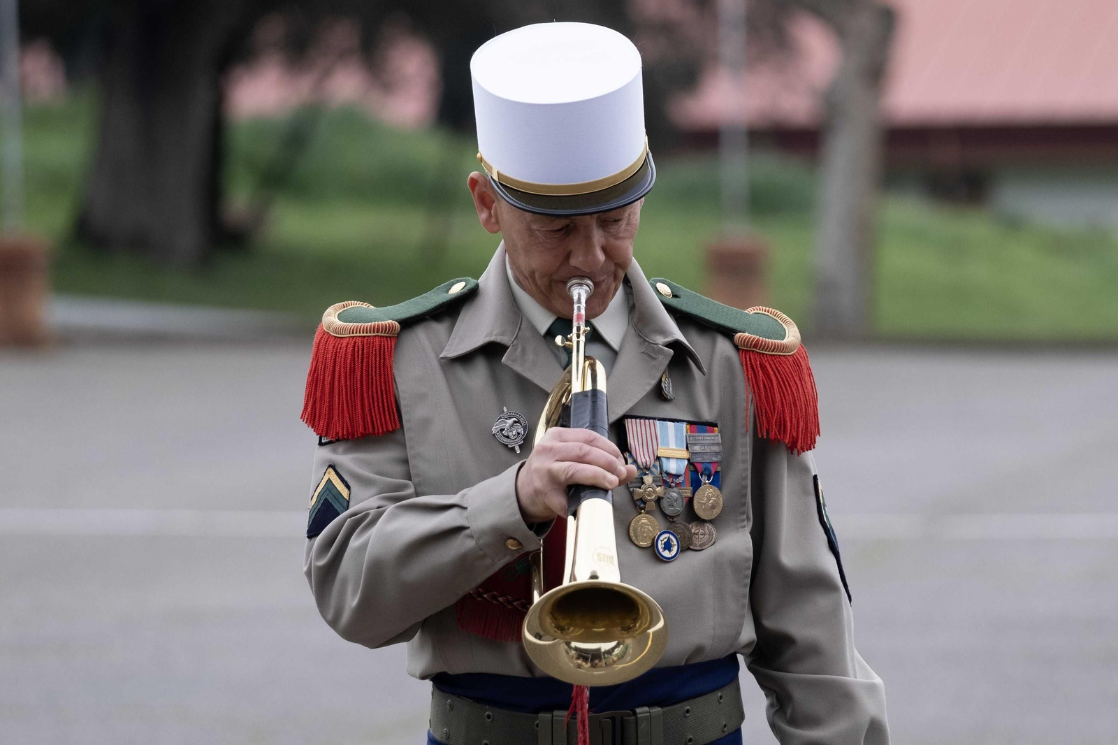 Entrega del 'Képi blanc' a los nuevos efectivos de la Legión Extranjera francesa en Ronda, en imágenes