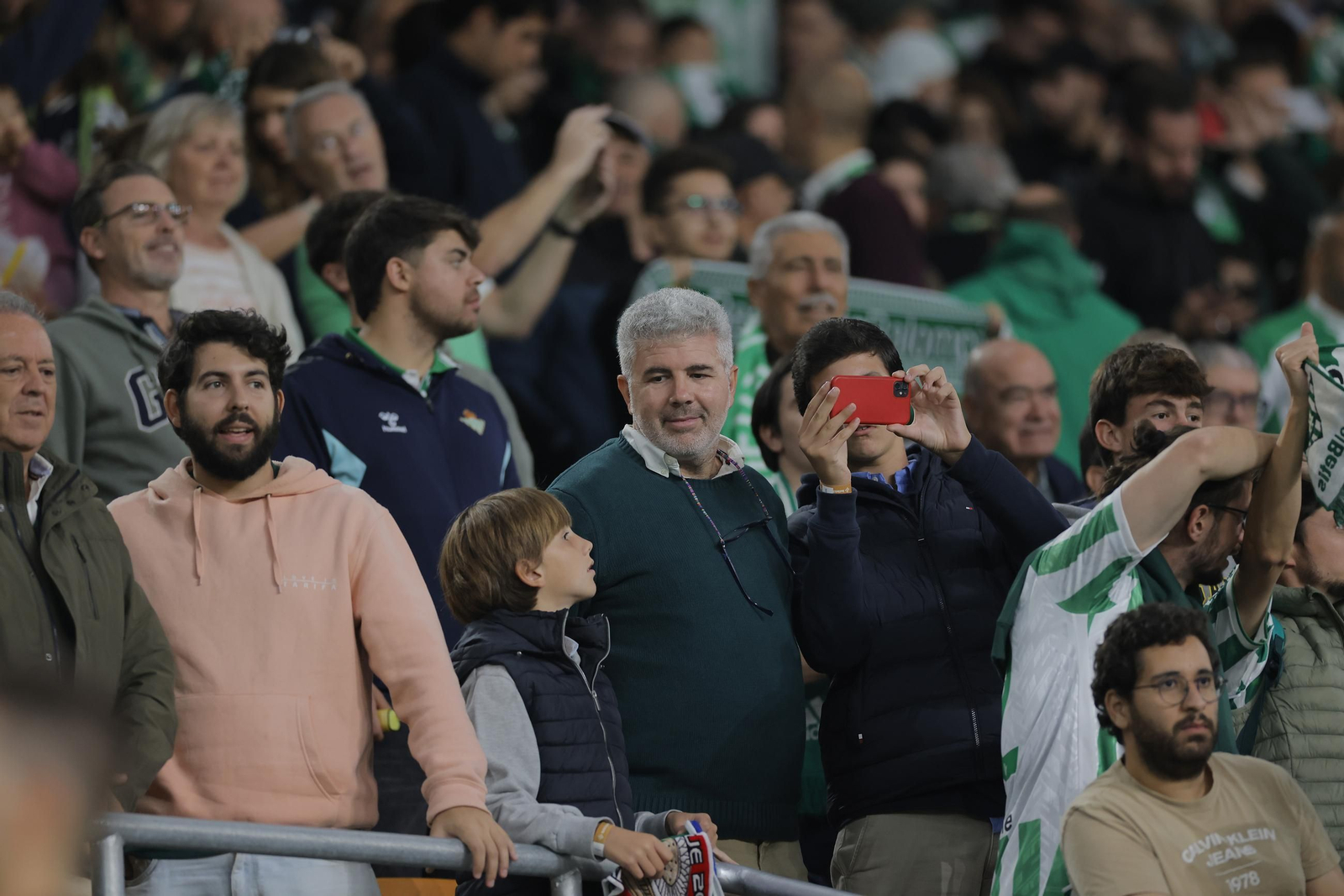 Búscate en las fotos del Betis - Olympique Lyonnais
