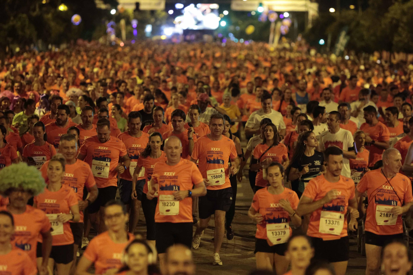 Búscate en las fotos de la Carrera Nocturna (III)