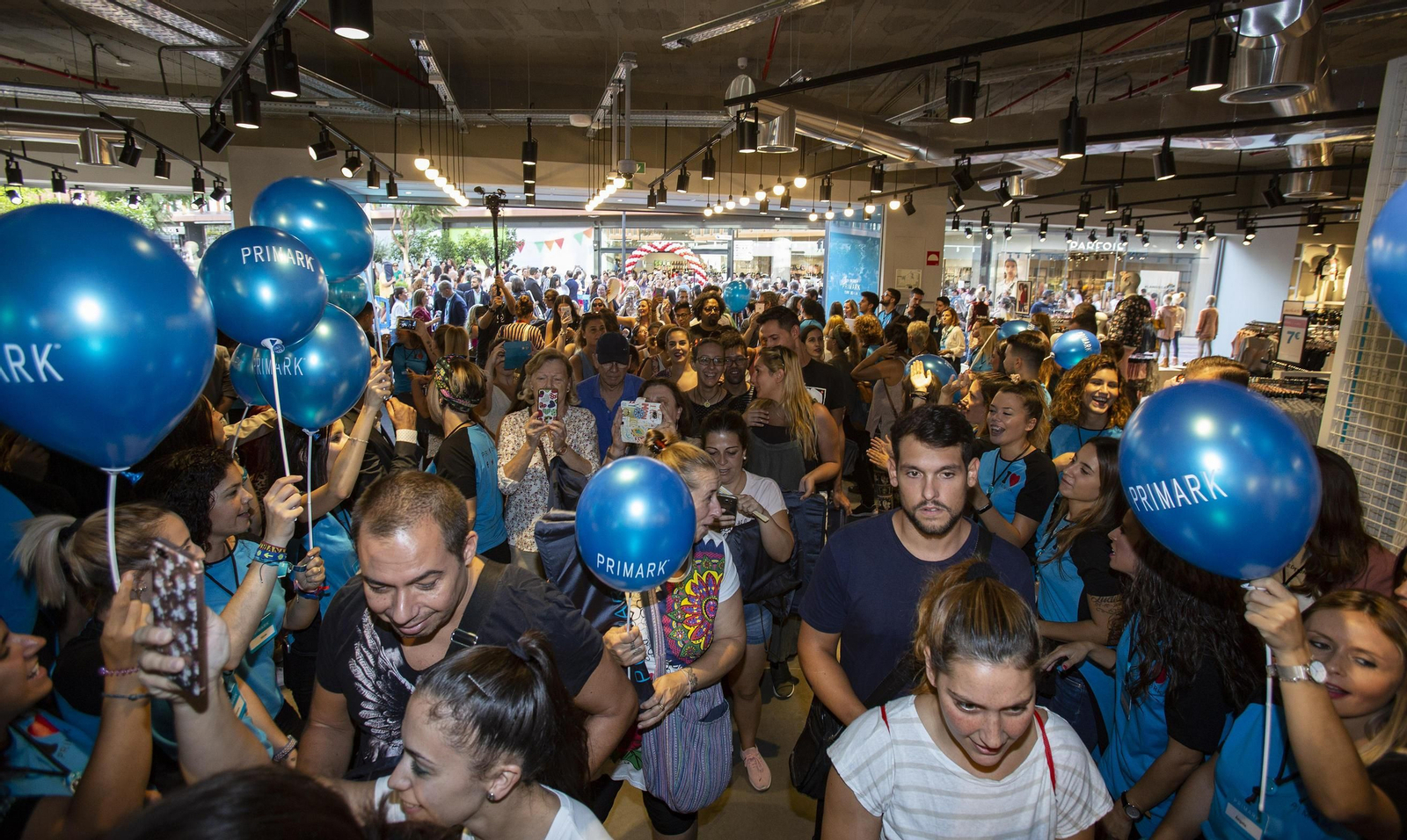 La apertura del centro comercial Torre Sevilla, en imágenes