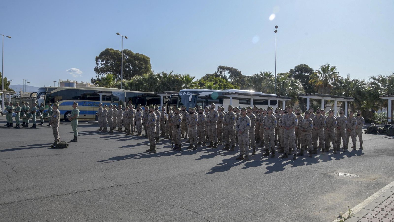 Los militares fueron recibidos en la base de Viator