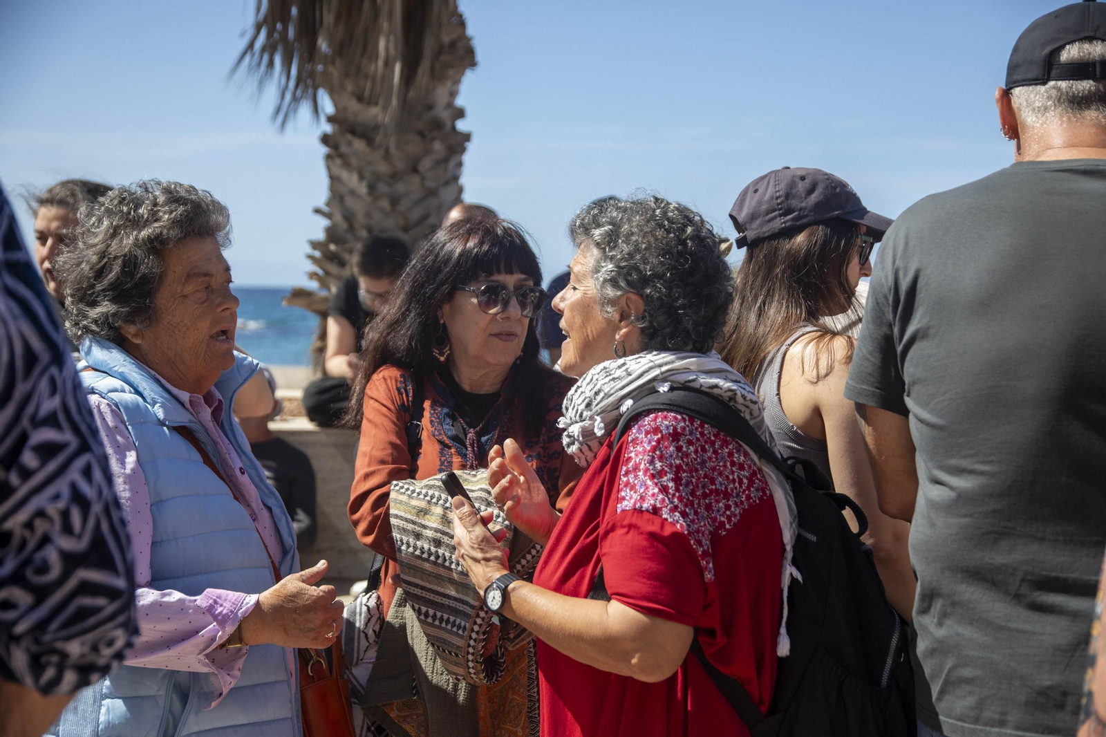 Imágenes de la manifestación en contra del negocio de la vivienda en Almería