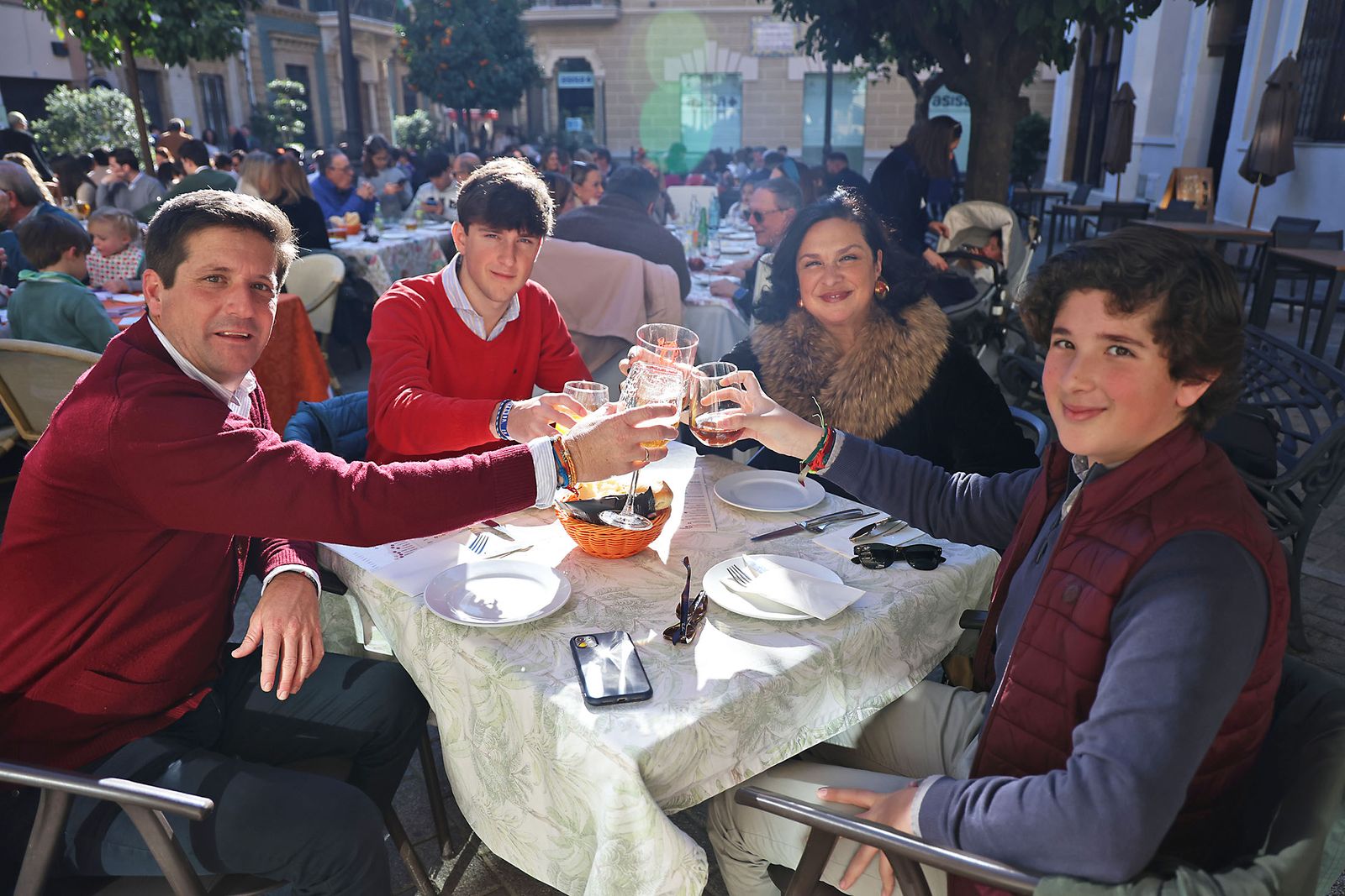 Imágenes de la fiesta del 24 de diciembre en las calle de Huelva