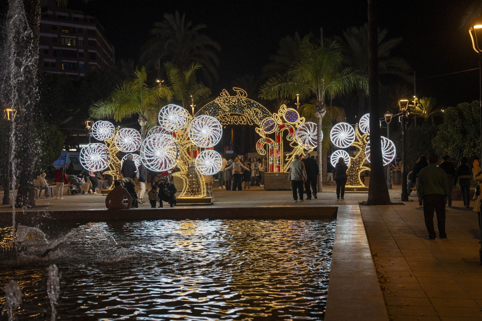 Las mejores imágenes del encendido navideño en Almería