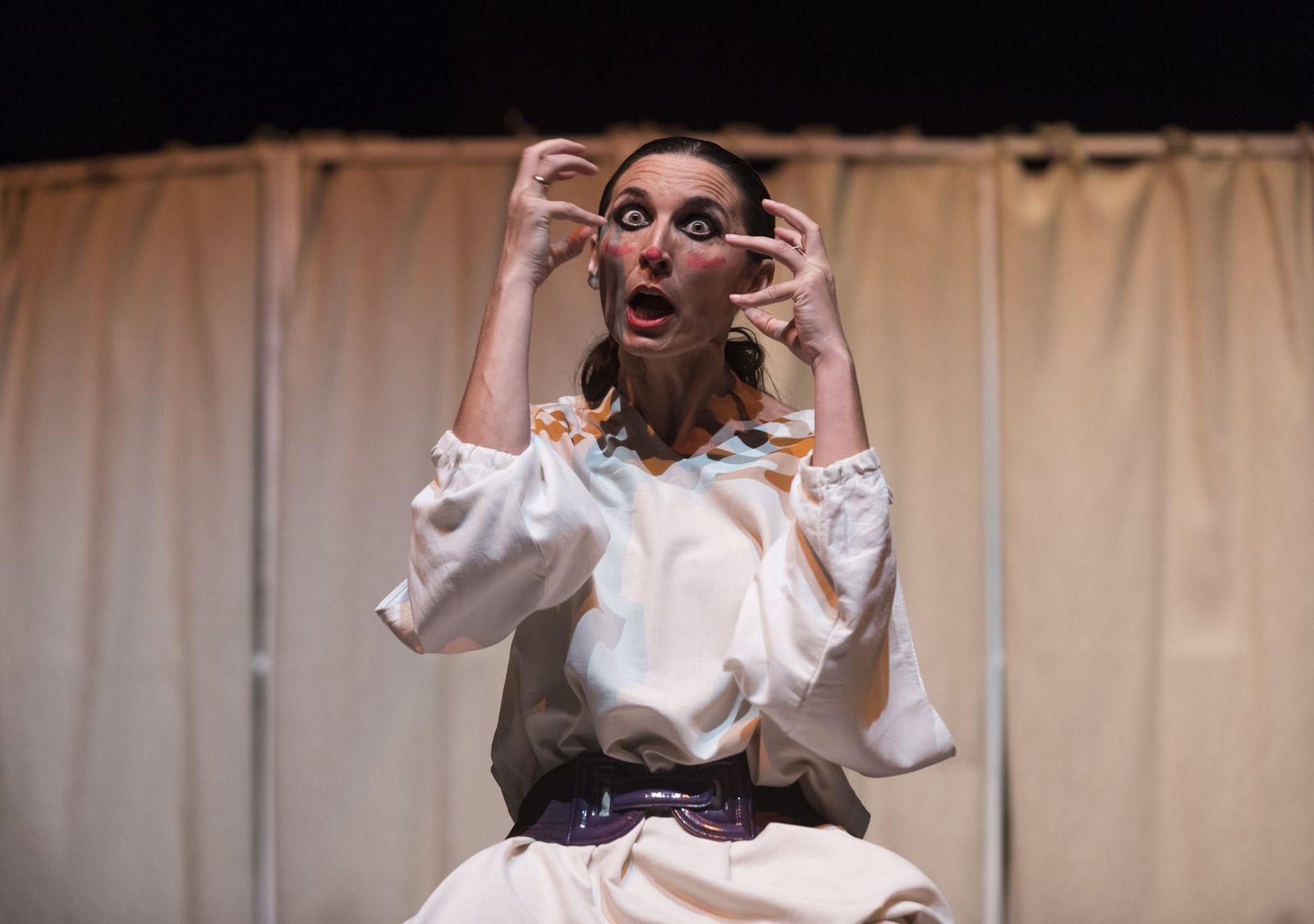 Una actriz durante una de la actuaciones.