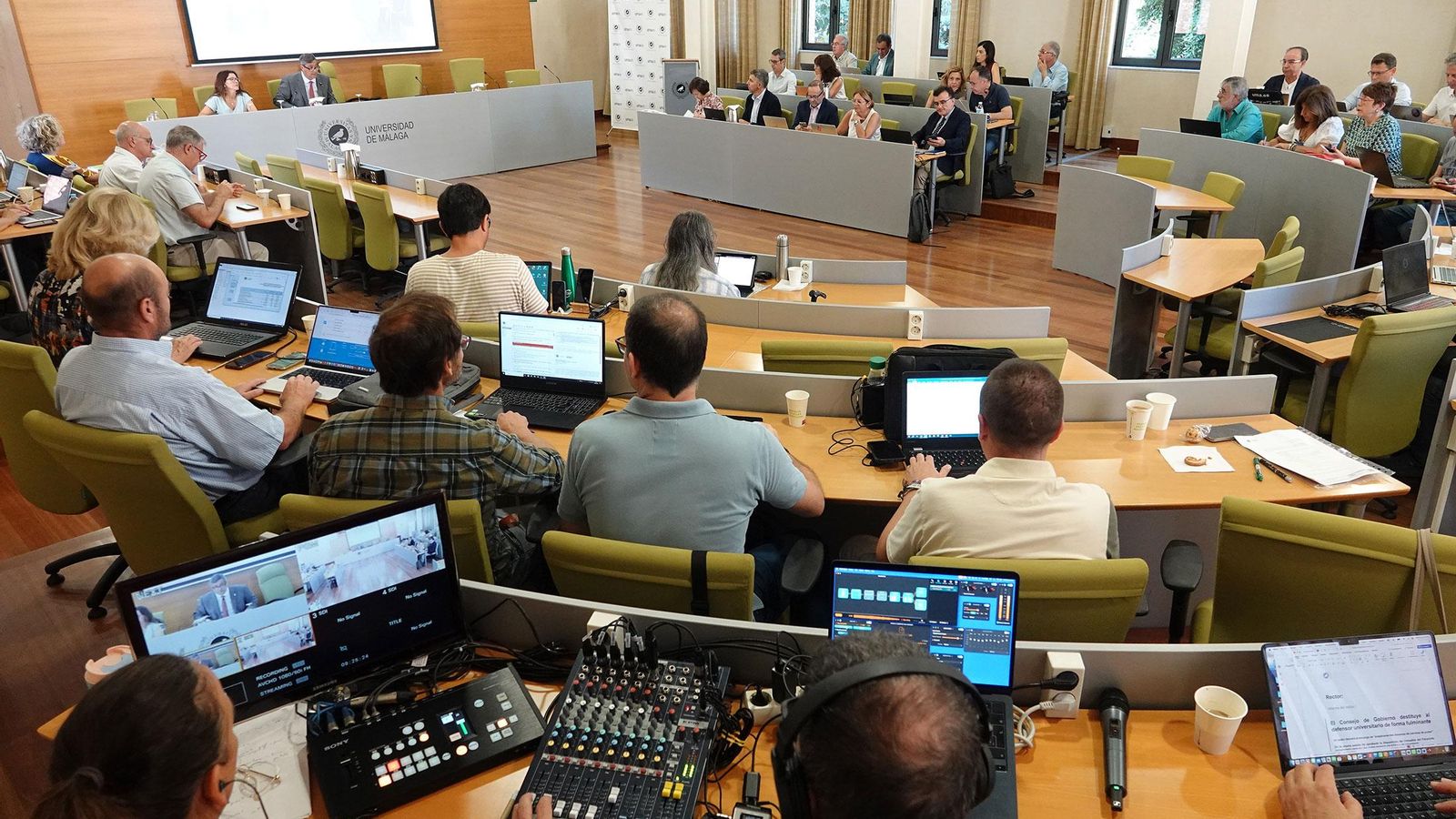 Consejo de Gobierno de este miércoles en la Sala de Juntas del Rectorado de la UMA. Consejo de Gobierno de este miércoles en la Sala de Juntas del Rectorado de la UMA.