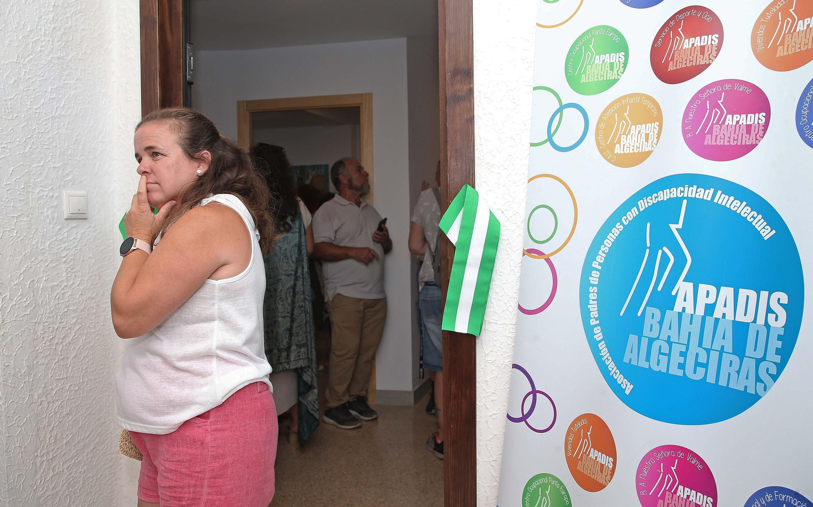 La inauguración de las nuevas viviendas tuteladas de Apadis, en imágenes