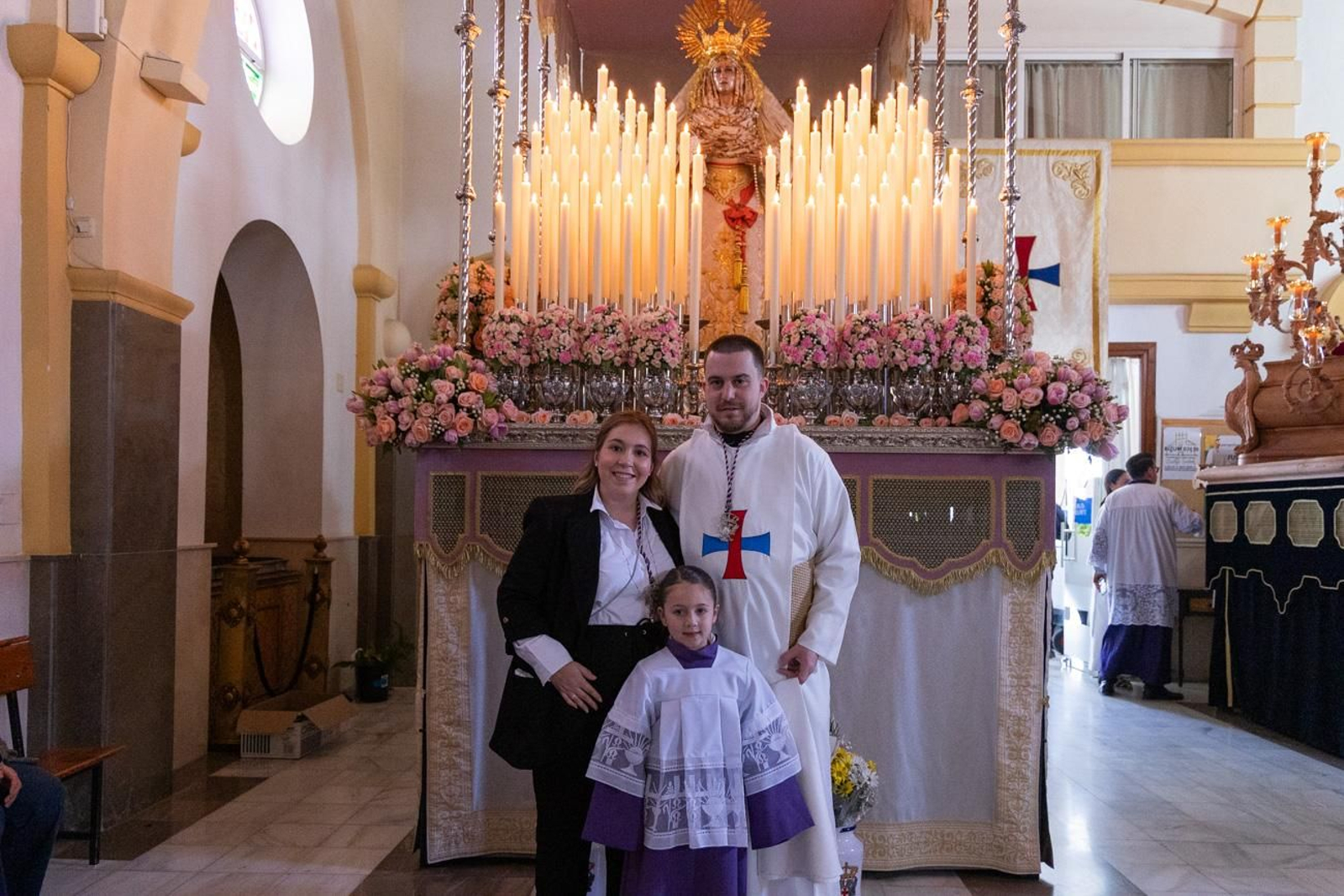El Miércoles Santo inicia la tarde con los nazarenos trinitarios del barrio de Santa Isabel