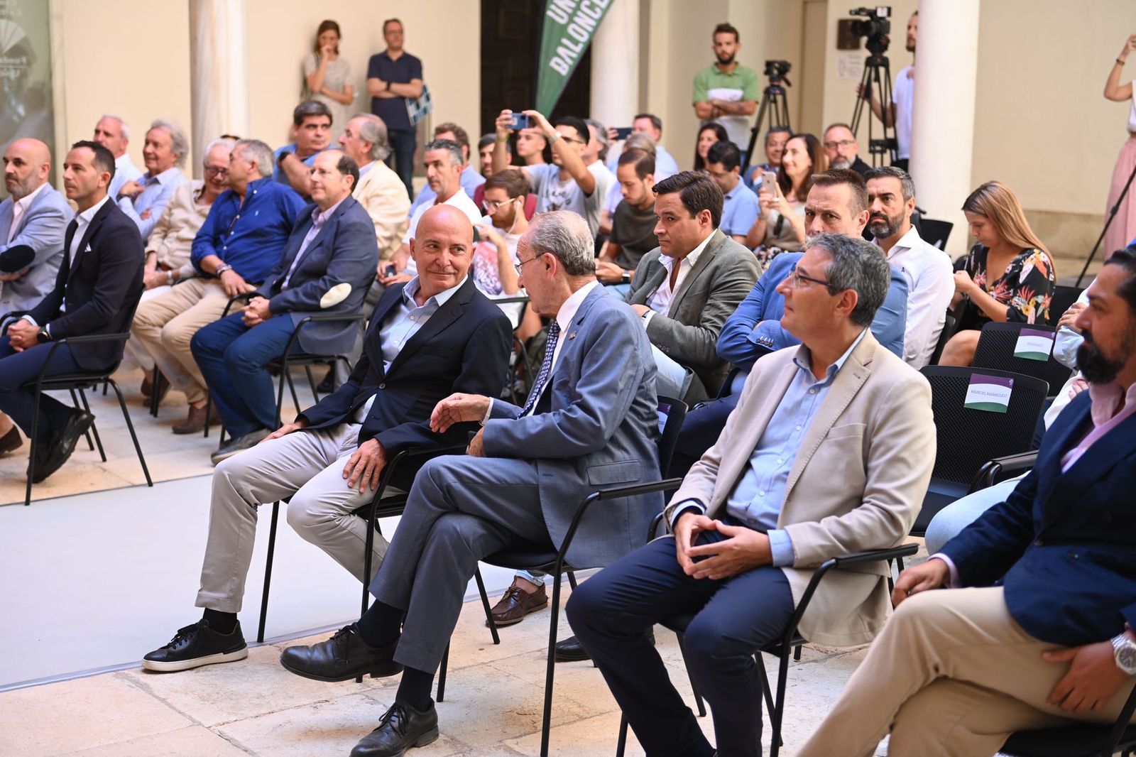 Fotos: la presentación de las nuevas camisetas del Unicaja